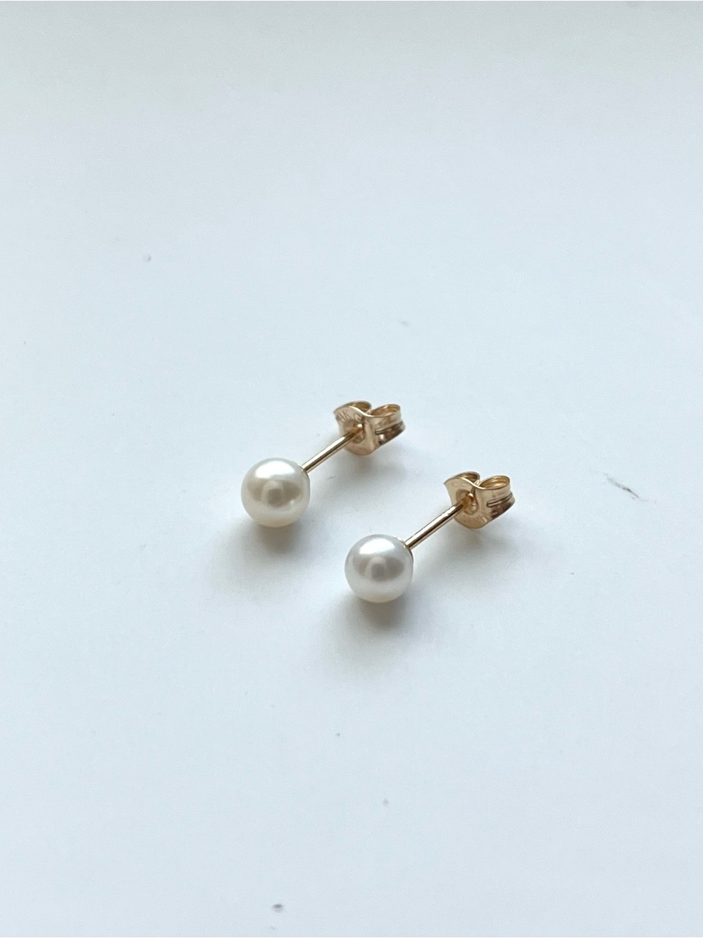 Classic Genuine 14K Yellow Gd Pearl Stud Earrings